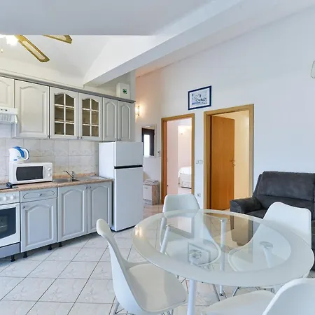 Family-friendly With Swimming Pool Privlaka, Zadar - 5762 Appartement Privlaka (Zadar)