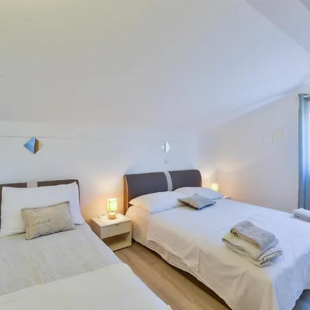 Family-friendly With Swimming Pool Privlaka, Zadar - 5762 Appartement