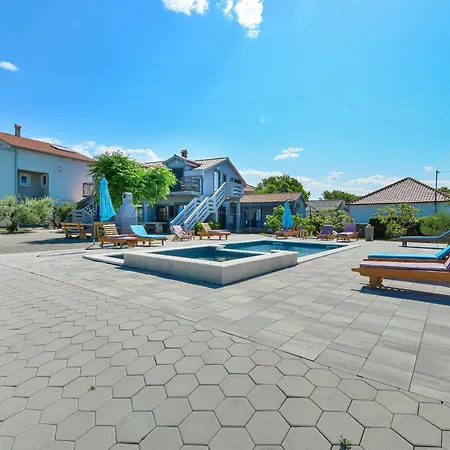 Family-friendly With Swimming Pool Privlaka, Zadar - 5762 Apartmán *