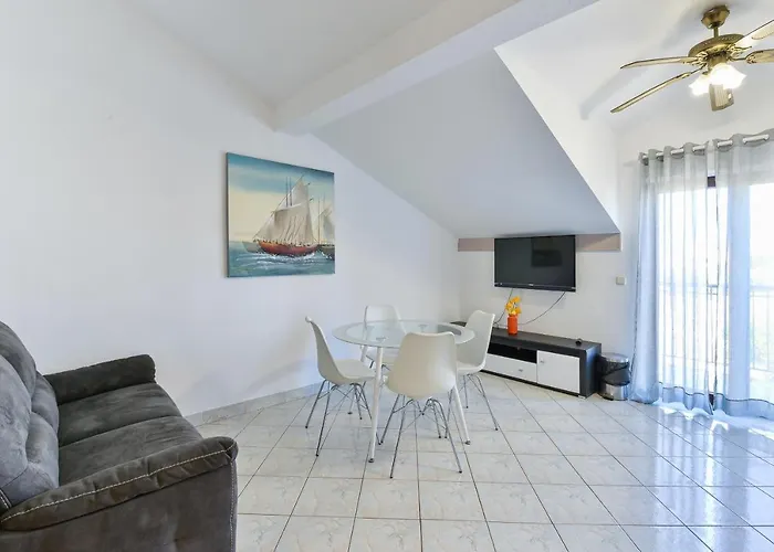 Апартаменты Family-friendly With Swimming Pool Privlaka, Zadar - 5762 *