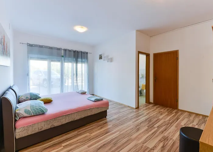 Family-friendly With Swimming Pool Privlaka, Zadar - 5762 Appartement *