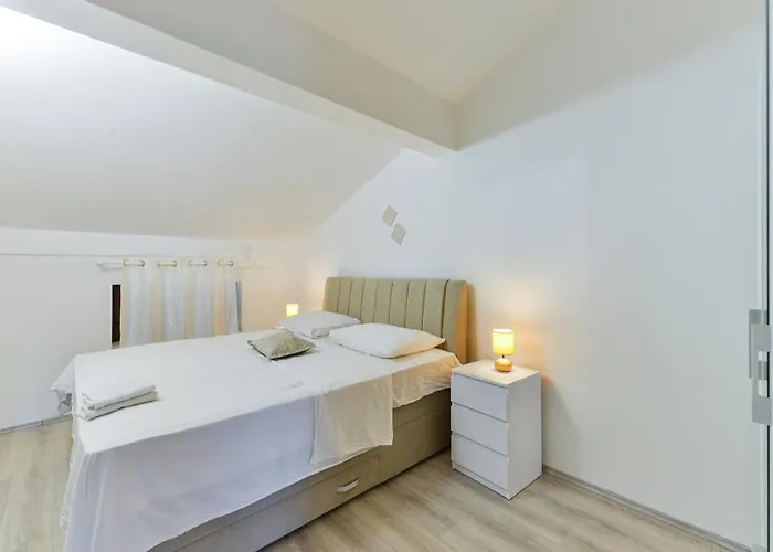 Апартаменты Family-friendly With Swimming Pool Privlaka, Zadar - 5762