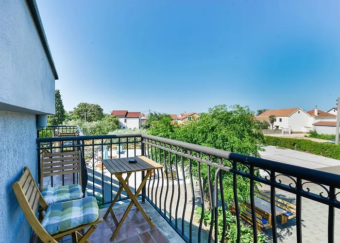 Family-friendly With Swimming Pool Privlaka, Zadar - 5762 Апартаменты Привлака