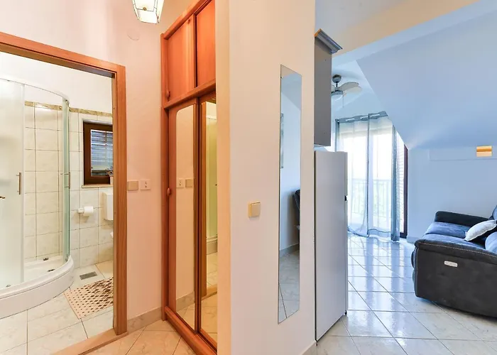 Апартаменты Family-friendly With Swimming Pool Privlaka, Zadar - 5762