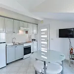 Apartman Family-friendly With Swimming Pool Privlaka, Zadar - 5762 *