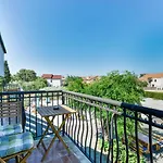Family-friendly With Swimming Pool Privlaka, Zadar - 5762 Apartman Privlaka