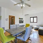 Family-friendly With Swimming Pool Privlaka, Zadar - 5762 Apartman