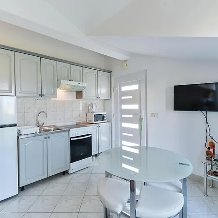 Apartment Family-friendly With Swimming Pool Privlaka, Zadar - 5762 *
