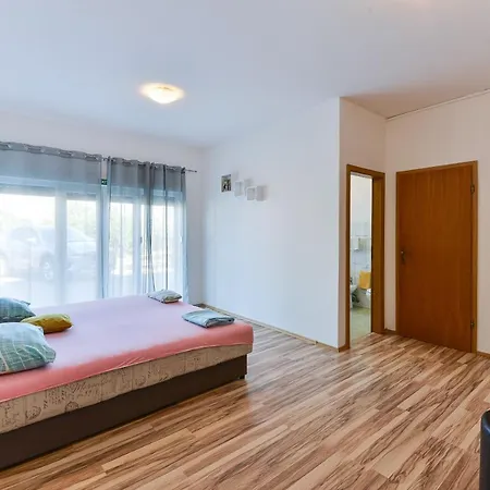 Family-friendly With Swimming Pool Privlaka, Zadar - 5762 Apartmán *