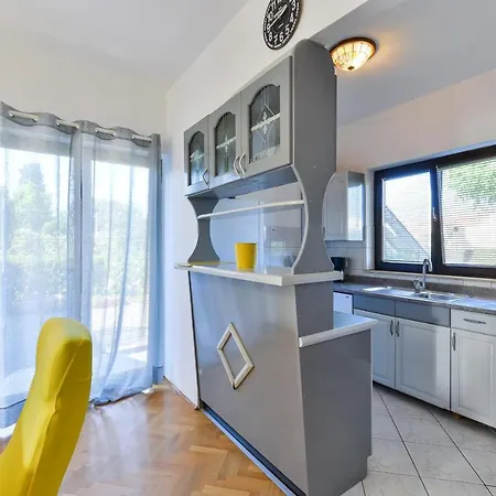 Family-friendly With Swimming Pool Privlaka, Zadar - 5762 Apartment