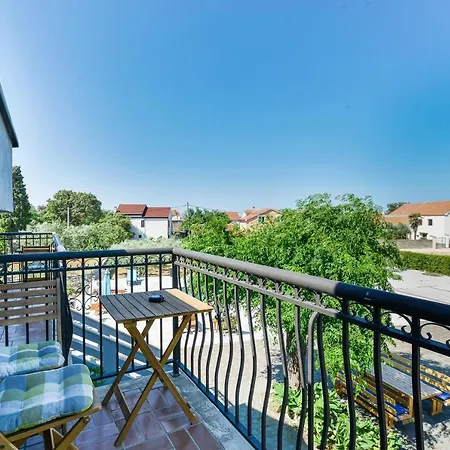 Family-friendly With Swimming Pool Privlaka, Zadar - 5762 Апартаменты Привлака