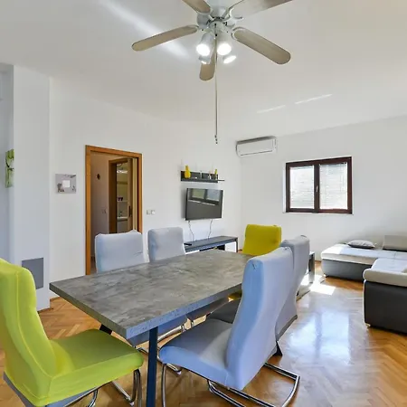 Family-friendly With Swimming Pool Privlaka, Zadar - 5762 Апартаменты