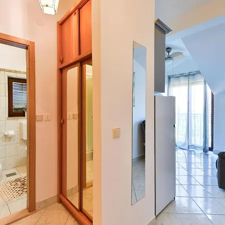Apartment Family-friendly With Swimming Pool Privlaka, Zadar - 5762